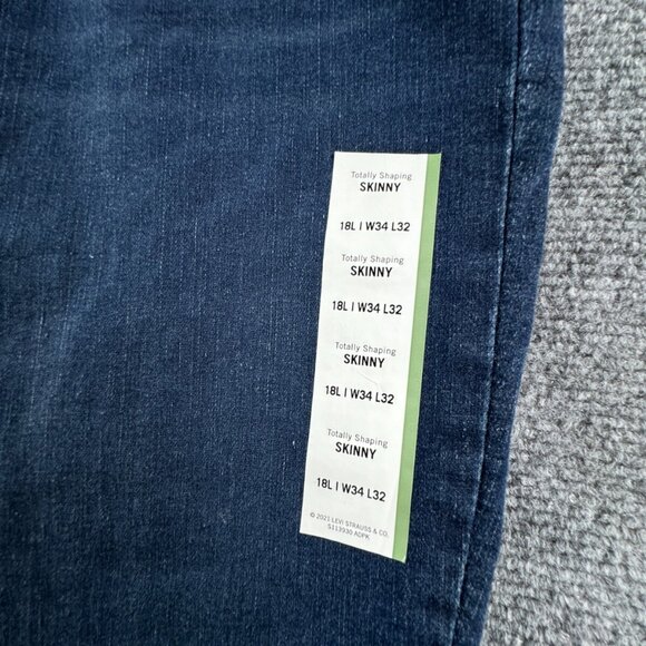 NWT Levi’s Women’s 18W 34x32 Denim Jeans Totally Shaping Skinny Tapered Pants - Picture 6 of 11